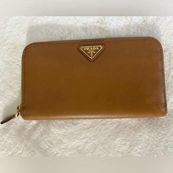 Authentic Vintage Prada Caramel Wallet - Picture 6 of 12